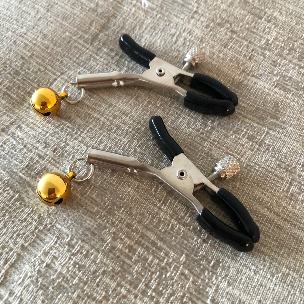 Adjustable Nipple Clamps with Bells, Yellow
